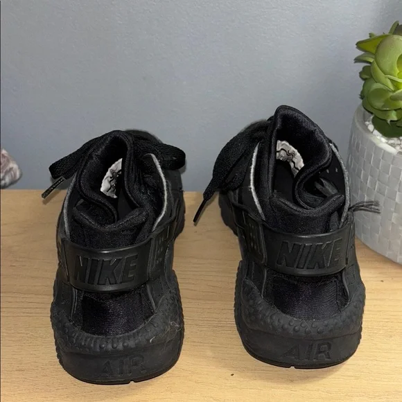 Nike Air Huarache “Triple Black” – Women’s Size 8 - Picture 5 of 9